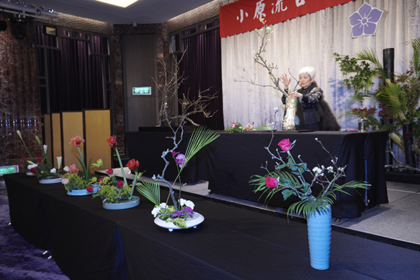 廖美容老師表演